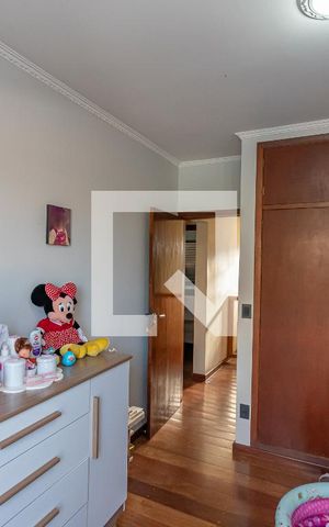 Casa à venda com 293m², 4 quartos e 3 vagas Casa à venda com 293m², 4 quartos e 3 vagasQuarto 1