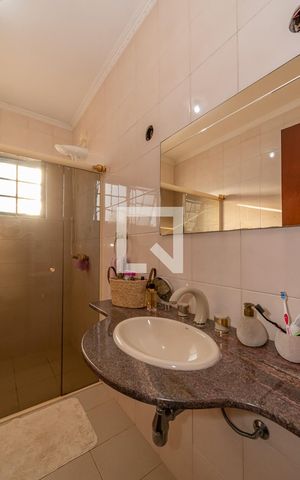 Casa à venda com 293m², 4 quartos e 3 vagas Casa à venda com 293m², 4 quartos e 3 vagasBanheiro
