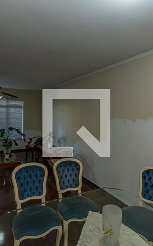 Casa à venda com 293m², 4 quartos e 3 vagas Casa à venda com 293m², 4 quartos e 3 vagasSala de Estar/Jantar