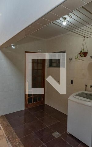 Casa à venda com 293m², 4 quartos e 3 vagas Casa à venda com 293m², 4 quartos e 3 vagasÁrea de Serviço