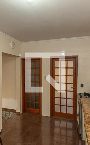 Casa à venda com 293m², 4 quartos e 3 vagas Casa à venda com 293m², 4 quartos e 3 vagasCozinha