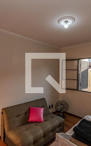 Casa à venda com 293m², 4 quartos e 3 vagas Casa à venda com 293m², 4 quartos e 3 vagasQuarto 3