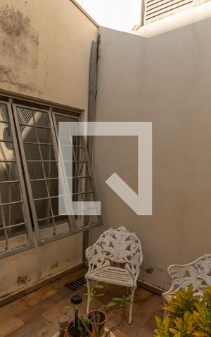 Casa à venda com 293m², 4 quartos e 3 vagas Casa à venda com 293m², 4 quartos e 3 vagasArea de Luz