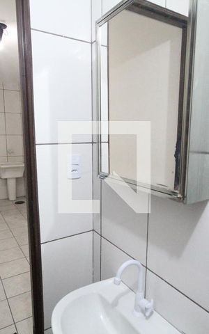 Casa de condomínio para alugar com 50m², 2 quartos e sem vagaBanheiro 
