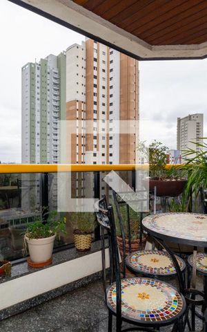 Apartamento à venda com 132m², 3 quartos e 4 vagas Apartamento à venda com 132m², 3 quartos e 4 vagasVaranda