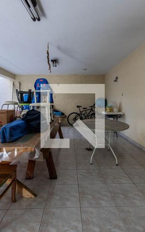 Casa à venda com 328m², 4 quartos e 4 vagas Casa à venda com 328m², 4 quartos e 4 vagasQuintal - Casa 2