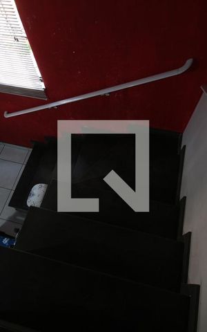 Casa à venda com 250m², 3 quartos e 3 vagasEscada