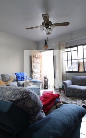 Casa à venda com 250m², 3 quartos e 3 vagasSala
