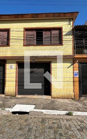 Casa à venda com 250m², 3 quartos e 3 vagas Casa à venda com 250m², 3 quartos e 3 vagasFachada