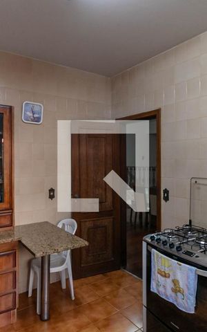 Casa à venda com 365m², 5 quartos e 6 vagas Casa à venda com 365m², 5 quartos e 6 vagasCozinha