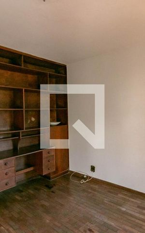 Casa à venda com 365m², 5 quartos e 6 vagas Casa à venda com 365m², 5 quartos e 6 vagasQuarto