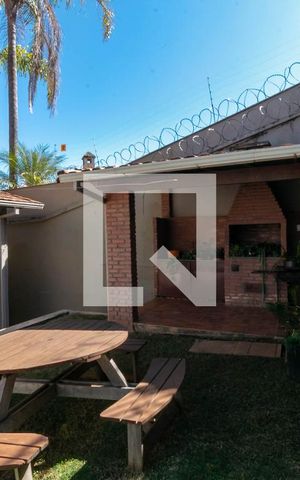 Casa à venda com 365m², 5 quartos e 6 vagas Casa à venda com 365m², 5 quartos e 6 vagasÁrea comum