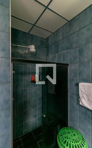 Casa à venda com 365m², 5 quartos e 6 vagas Casa à venda com 365m², 5 quartos e 6 vagasBanheiro Quarto