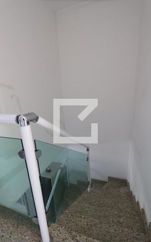 Casa à venda com 336m², 3 quartos e 2 vagasEscada