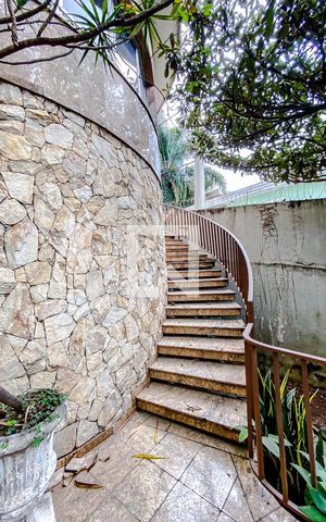 Casa à venda com 420m², 5 quartos e 11 vagasEntrada