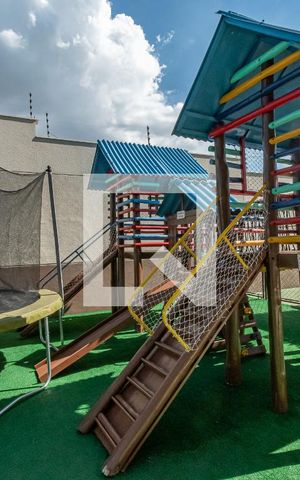 Apartamento à venda com 137m², 3 quartos e 3 vagas Apartamento à venda com 137m², 3 quartos e 3 vagasÁrea comum - Playground
