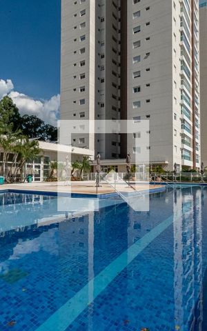 Apartamento à venda com 137m², 3 quartos e 3 vagas Apartamento à venda com 137m², 3 quartos e 3 vagasÁrea comum - Piscina