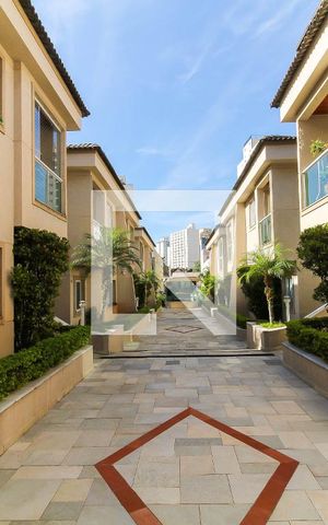 Casa de condomínio à venda com 135m², 4 quartos e 4 vagas Casa de condomínio à venda com 135m², 4 quartos e 4 vagasÁrea Comum