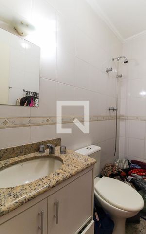 Casa de condomínio à venda com 135m², 4 quartos e 4 vagas Casa de condomínio à venda com 135m², 4 quartos e 4 vagasBanheiro Da Suíte 1