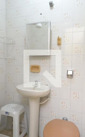 Casa à venda com 80m², 2 quartos e sem vagaBanheiro