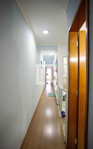 Casa à venda com 100m², 3 quartos e 2 vagasCorredor
