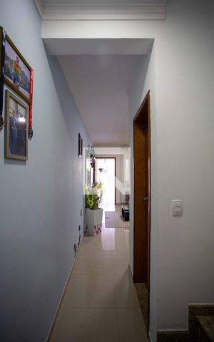 Casa à venda com 100m², 3 quartos e 2 vagasCorredor