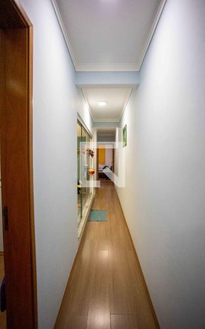 Casa à venda com 100m², 3 quartos e 2 vagasCorredor