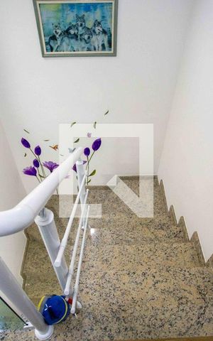 Casa à venda com 100m², 3 quartos e 2 vagasEscada