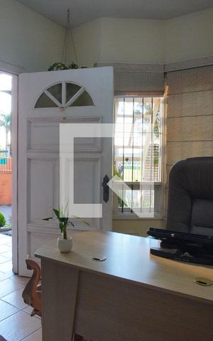 Casa à venda com 329m², 5 quartos e 4 vagasEscritório