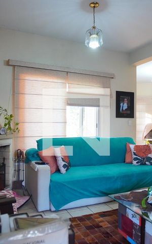 Casa à venda com 329m², 5 quartos e 4 vagasSala