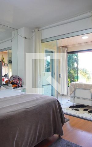 Casa à venda com 329m², 5 quartos e 4 vagasSuíte