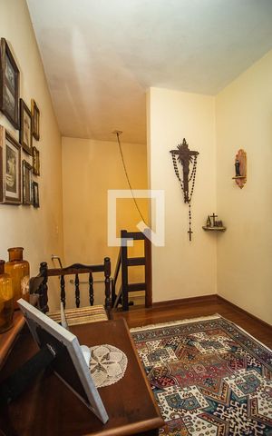 Casa à venda com 248m², 4 quartos e 2 vagasCorredor segundo piso