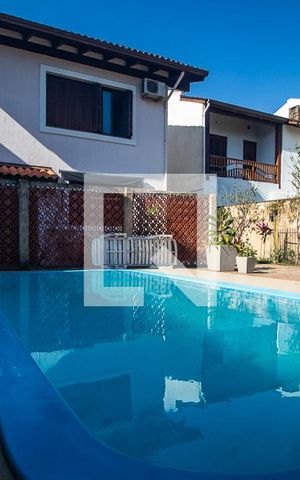 Casa à venda com 248m², 4 quartos e 2 vagasPiscina