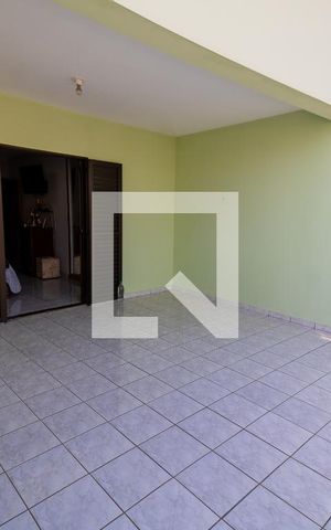 Casa à venda com 200m², 3 quartos e 2 vagasQuarto 1 - Varanda 