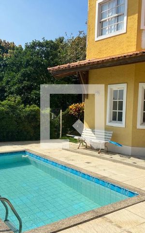 Casa à venda com 274m², 3 quartos e 2 vagas