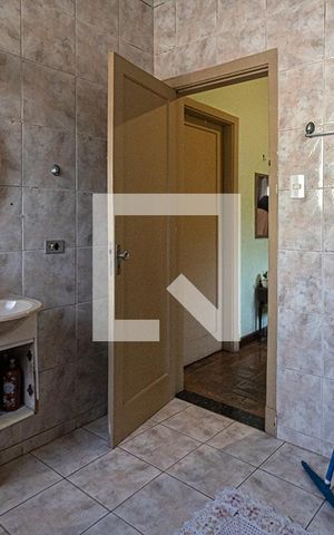 Casa à venda com 250m², 5 quartos e 2 vagas Casa à venda com 250m², 5 quartos e 2 vagasBanheiro Social 1