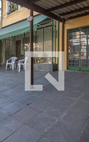 Casa à venda com 250m², 5 quartos e 2 vagas Casa à venda com 250m², 5 quartos e 2 vagasgaragem