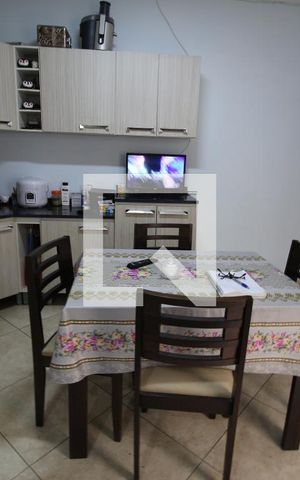 Casa à venda com 180m², 2 quartos e 2 vagasCozinha