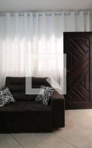 Casa à venda com 180m², 2 quartos e 2 vagasSala
