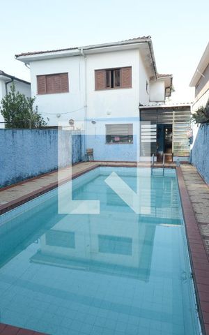 Casa à venda com 201m², 3 quartos e 2 vagasPiscina