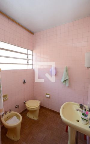 Casa à venda com 201m², 3 quartos e 2 vagasBanheiro