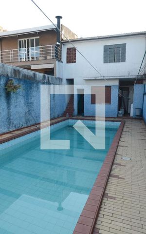 Casa à venda com 201m², 3 quartos e 2 vagasPiscina