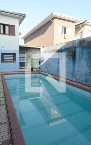 Casa à venda com 201m², 3 quartos e 2 vagasPiscina