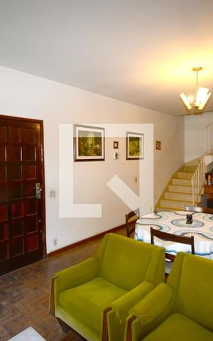 Casa à venda com 201m², 3 quartos e 2 vagasSala