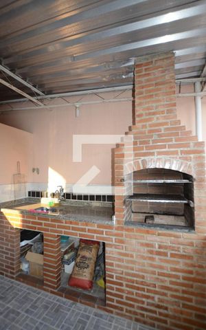 Casa à venda com 230m², 4 quartos e 2 vagasChurrasqueira
