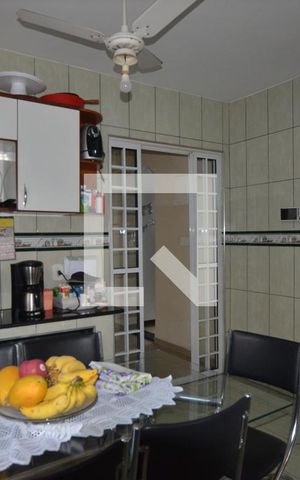 Casa à venda com 230m², 4 quartos e 2 vagasCopa