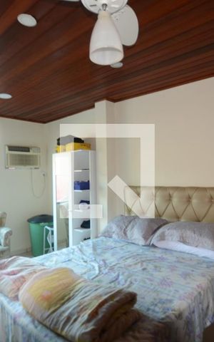Casa à venda com 230m², 4 quartos e 2 vagasQuarto 1 Suite