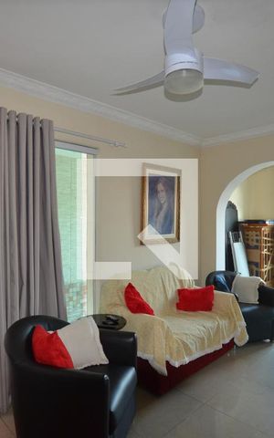 Casa à venda com 230m², 4 quartos e 2 vagasSala