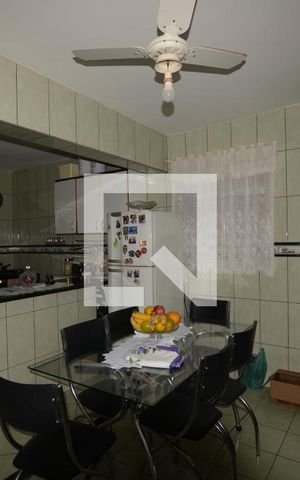 Casa à venda com 230m², 4 quartos e 2 vagasCopa