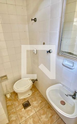 Apartamento à venda com 52m², 1 quarto e 1 vaga Apartamento à venda com 52m², 1 quarto e 1 vagaBanheiro de serviço